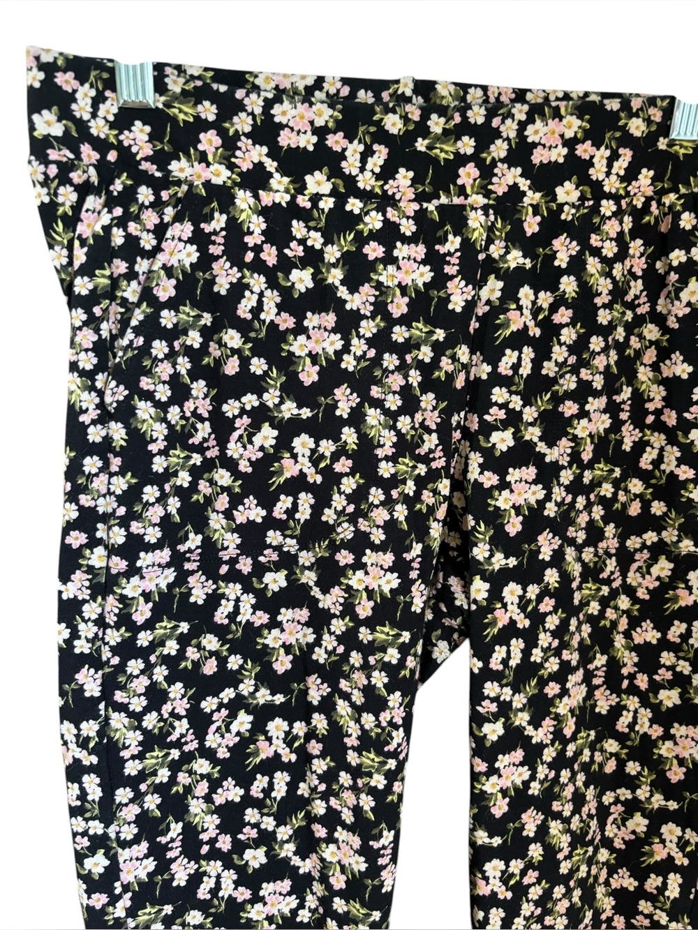 Torrid Leggings Women's Black Pink Floral Stretch Pockets Cottage Peasant Size 1 - Picture 2 of 6